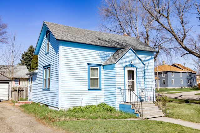 255 4th Avenue NE, Valley City, ND 58072