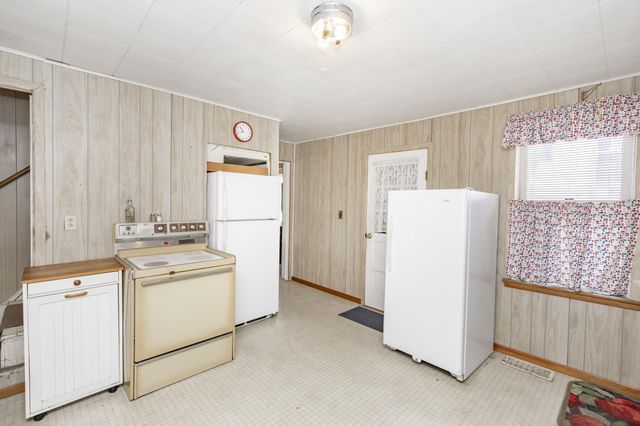 255 4th Avenue NE, Valley City, ND 58072