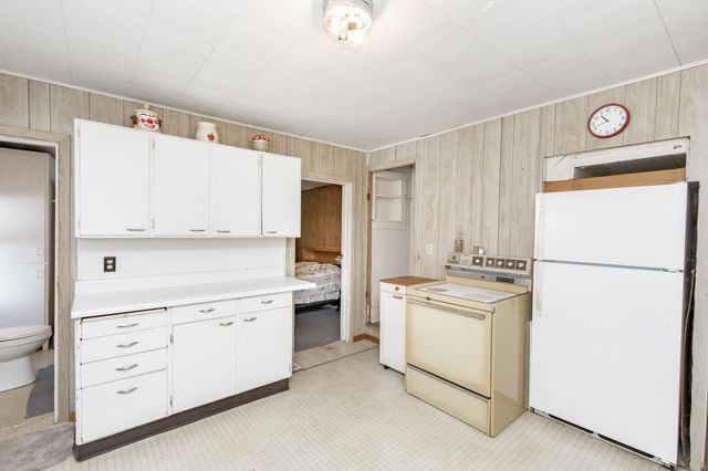 255 4th Avenue NE, Valley City, ND 58072