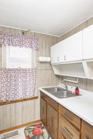 255 4th Avenue NE, Valley City, ND 58072