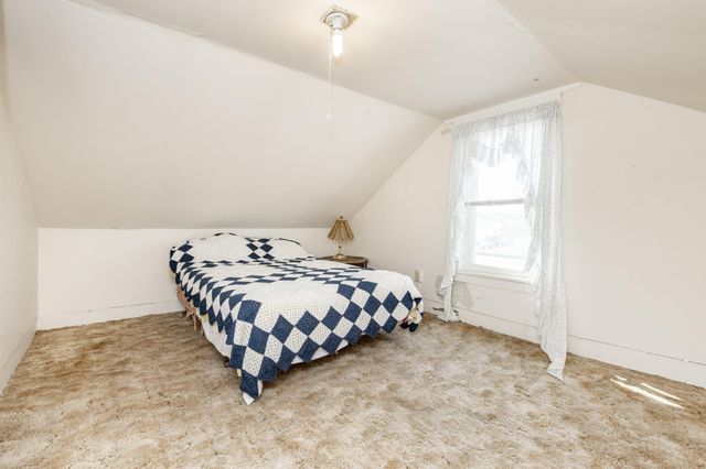 255 4th Avenue NE, Valley City, ND 58072