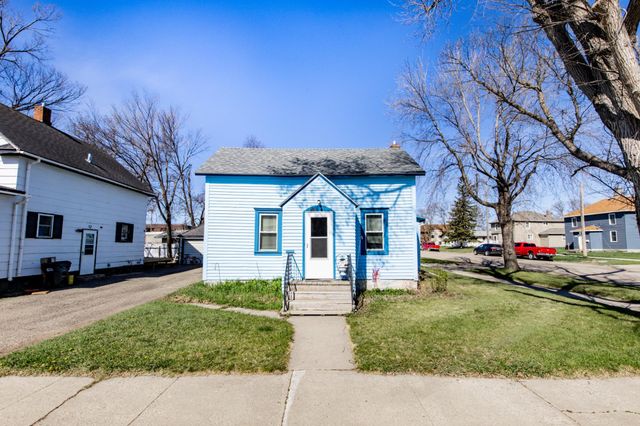 255 4th Avenue NE, Valley City, ND 58072