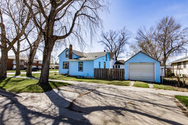 255 4th Avenue NE, Valley City, ND 58072