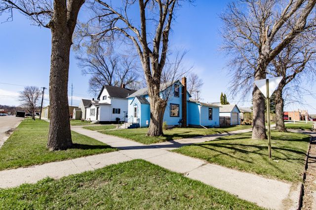 255 4th Avenue NE, Valley City, ND 58072