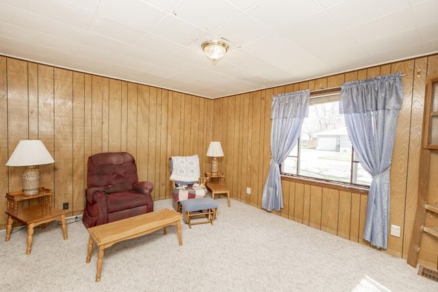 255 4th Avenue NE, Valley City, ND 58072