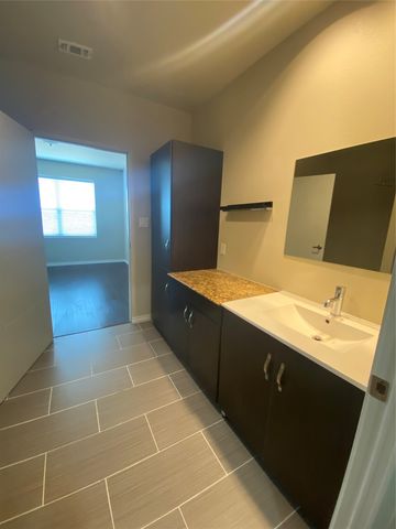 1100 W Trinity Mills Road 4046, Carrollton, TX 75006