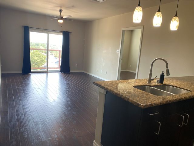 1100 W Trinity Mills Road 4046, Carrollton, TX 75006