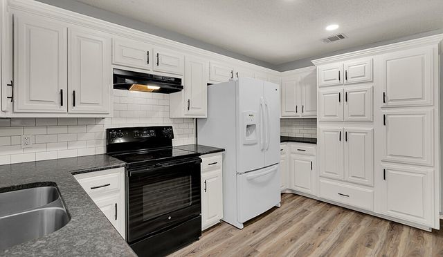 233 Thompson Circle, Lorena, TX 76655