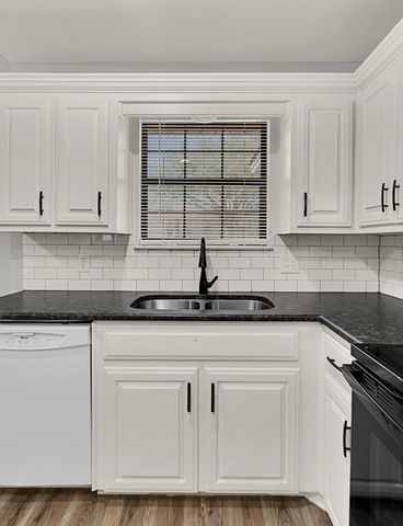 233 Thompson Circle, Lorena, TX 76655