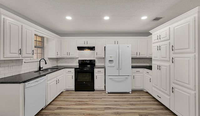 233 Thompson Circle, Lorena, TX 76655