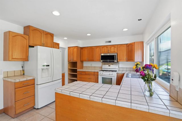 405 Joann Circle, Vista, CA 92084