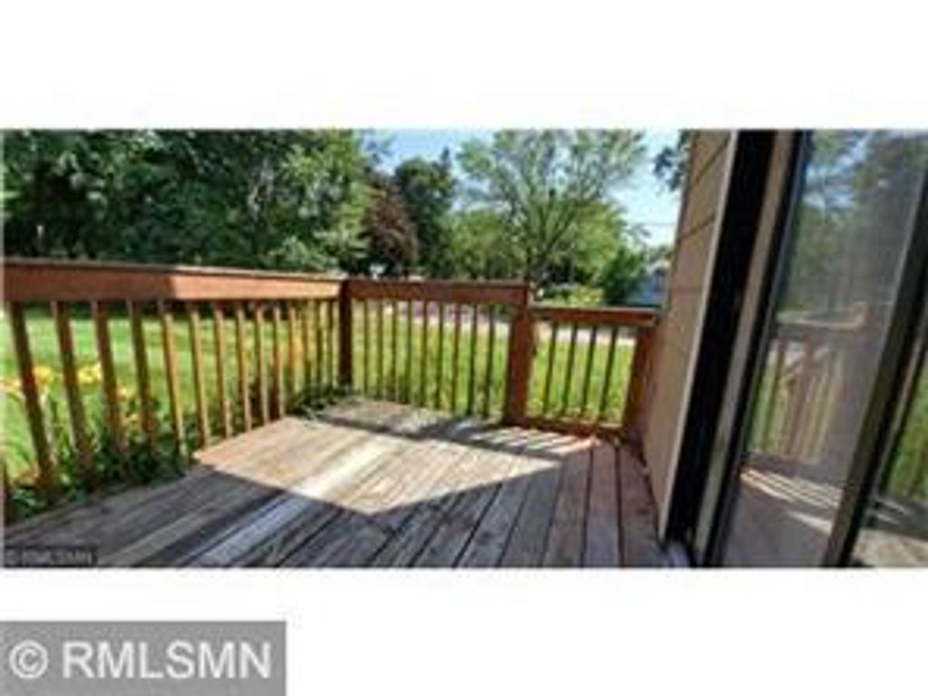 2101 Kings Valley Road W, Golden Valley, MN 55427