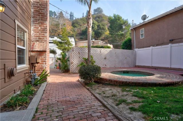 1105 N Beverly Glen, Los Angeles, CA 90077