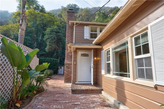 1105 N Beverly Glen, Los Angeles, CA 90077