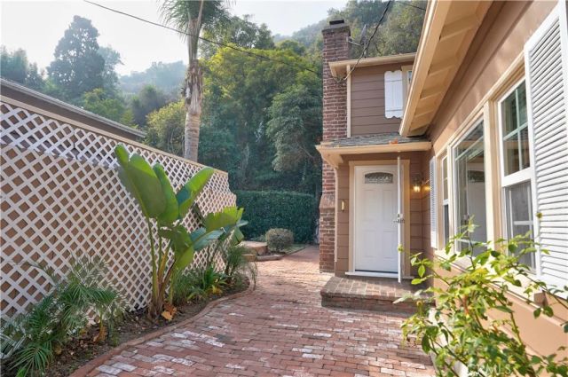 1105 N Beverly Glen, Los Angeles, CA 90077