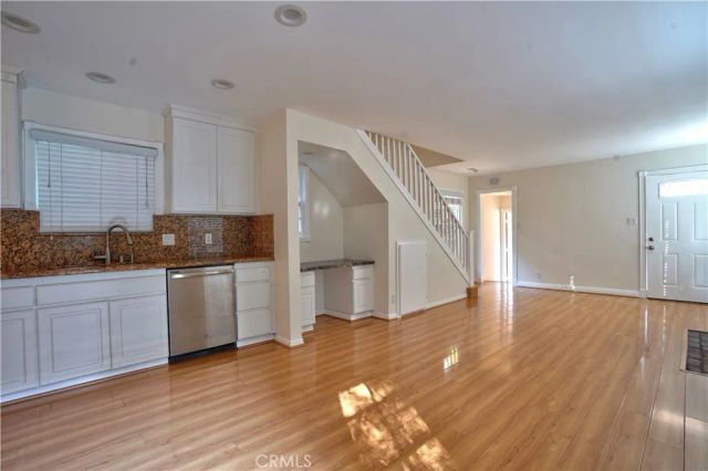 1105 N Beverly Glen, Los Angeles, CA 90077