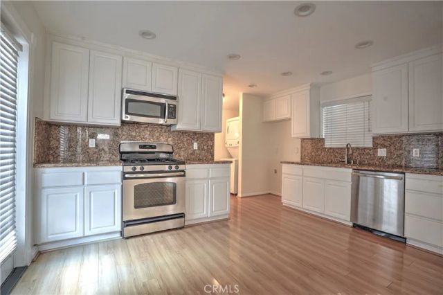 1105 N Beverly Glen, Los Angeles, CA 90077