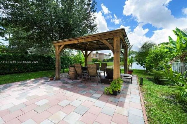 9770 Scribner Lane, Wellington, FL 33414