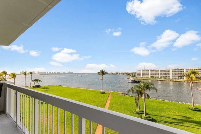 115 Lakeshore Drive 448, North Palm Beach, FL 33408