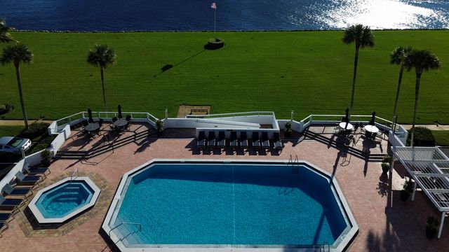 115 Lakeshore Drive 448, North Palm Beach, FL 33408