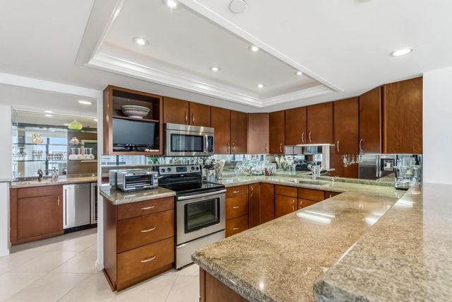 115 Lakeshore Drive 448, North Palm Beach, FL 33408