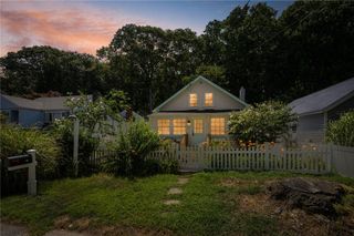 69 Overlook Drive, Warwick, RI 02818