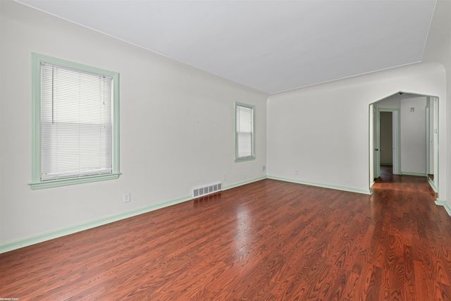 22844 Oakwood Avenue, Eastpointe, MI 48021