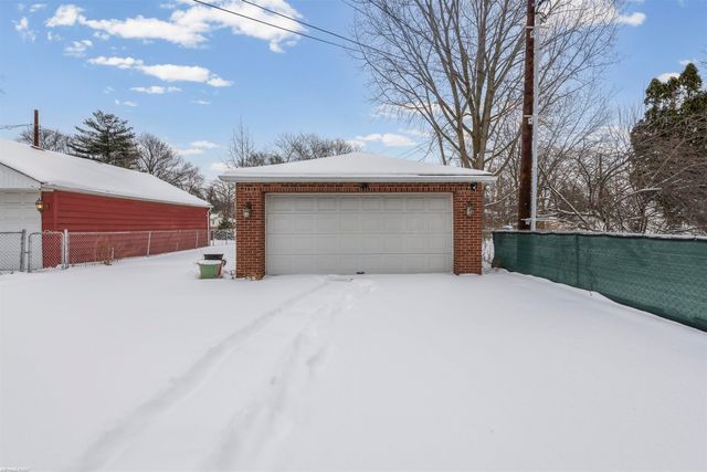 22844 Oakwood Avenue, Eastpointe, MI 48021