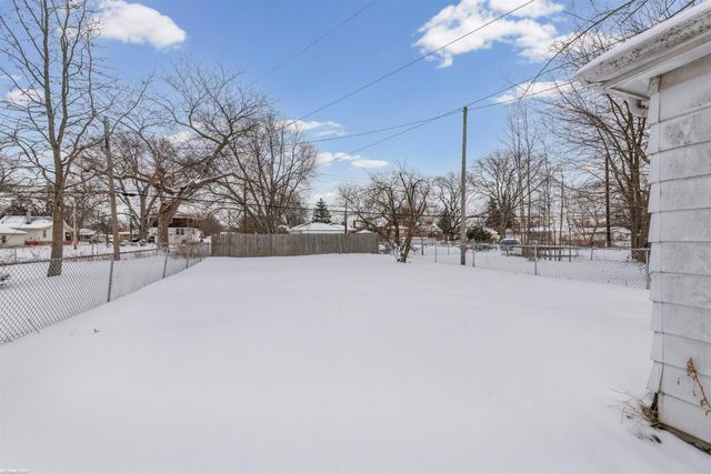 22844 Oakwood Avenue, Eastpointe, MI 48021