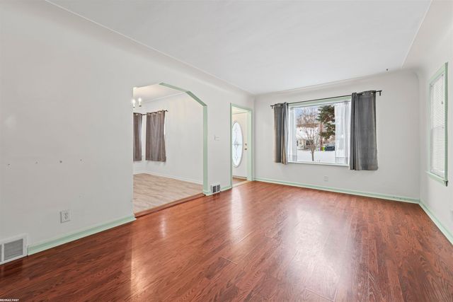 22844 Oakwood Avenue, Eastpointe, MI 48021