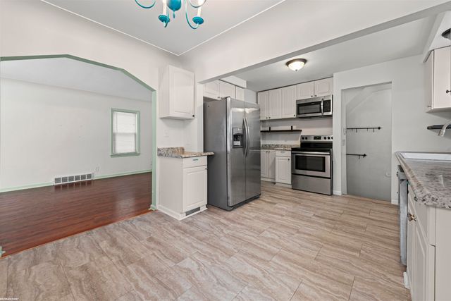 22844 Oakwood Avenue, Eastpointe, MI 48021