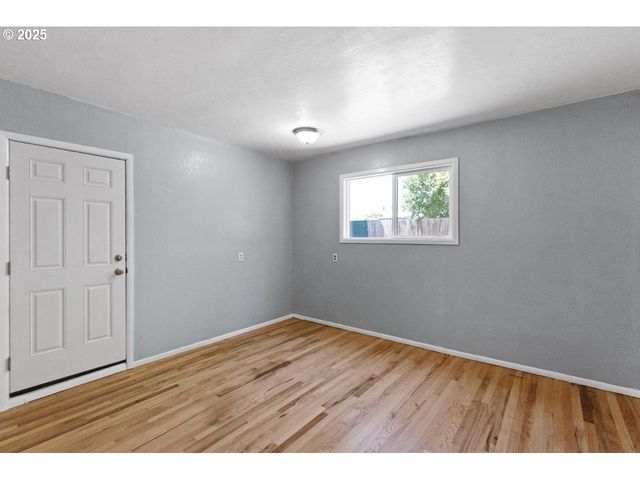 1482 Nw FAIRMOUNT St, Roseburg, OR 97470