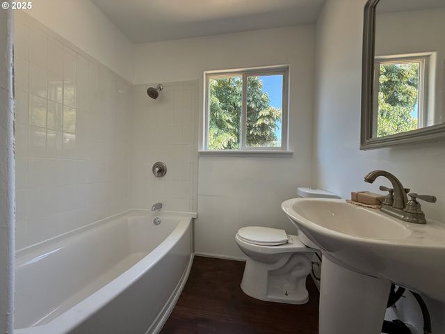 1482 Nw FAIRMOUNT St, Roseburg, OR 97470