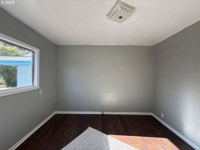 1482 Nw FAIRMOUNT St, Roseburg, OR 97470