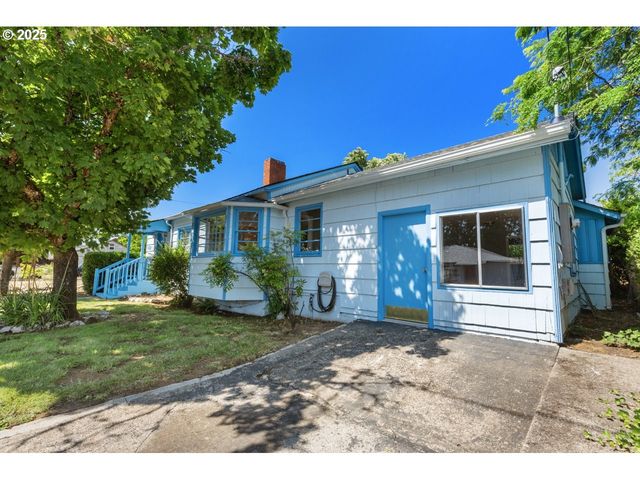 1482 Nw FAIRMOUNT St, Roseburg, OR 97470