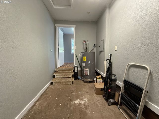 1482 Nw FAIRMOUNT St, Roseburg, OR 97470