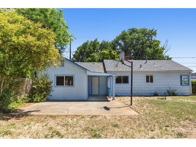 1482 Nw FAIRMOUNT St, Roseburg, OR 97470