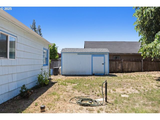 1482 Nw FAIRMOUNT St, Roseburg, OR 97470