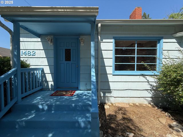 1482 Nw FAIRMOUNT St, Roseburg, OR 97470