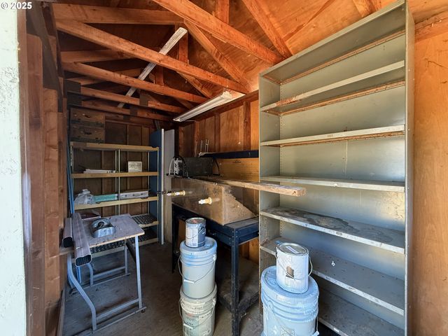 1482 Nw FAIRMOUNT St, Roseburg, OR 97470