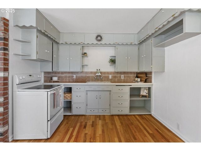 1482 Nw FAIRMOUNT St, Roseburg, OR 97470