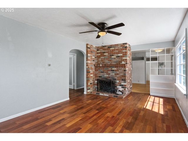 1482 Nw FAIRMOUNT St, Roseburg, OR 97470