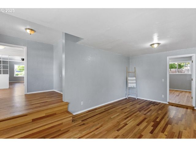 1482 Nw FAIRMOUNT St, Roseburg, OR 97470