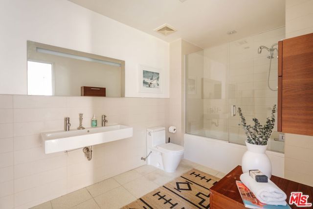 6735 Yucca Street 209, Los Angeles, CA 90028