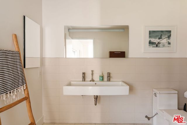 6735 Yucca Street 209, Los Angeles, CA 90028