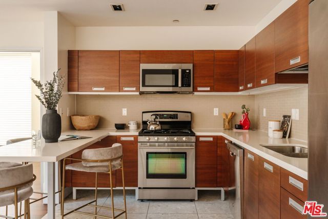6735 Yucca Street 209, Los Angeles, CA 90028