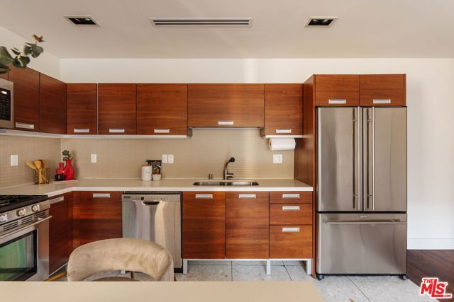 6735 Yucca Street 209, Los Angeles, CA 90028