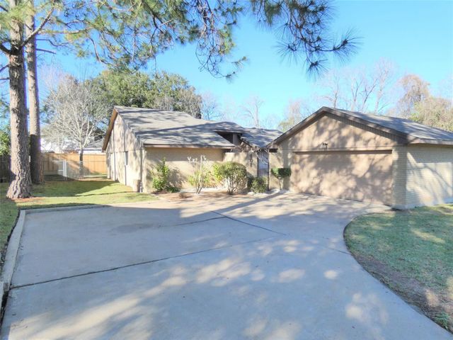 606 Golfview Drive, Richmond, TX 77469