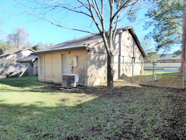 606 Golfview Drive, Richmond, TX 77469