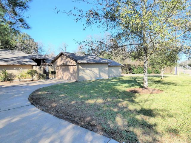 606 Golfview Drive, Richmond, TX 77469